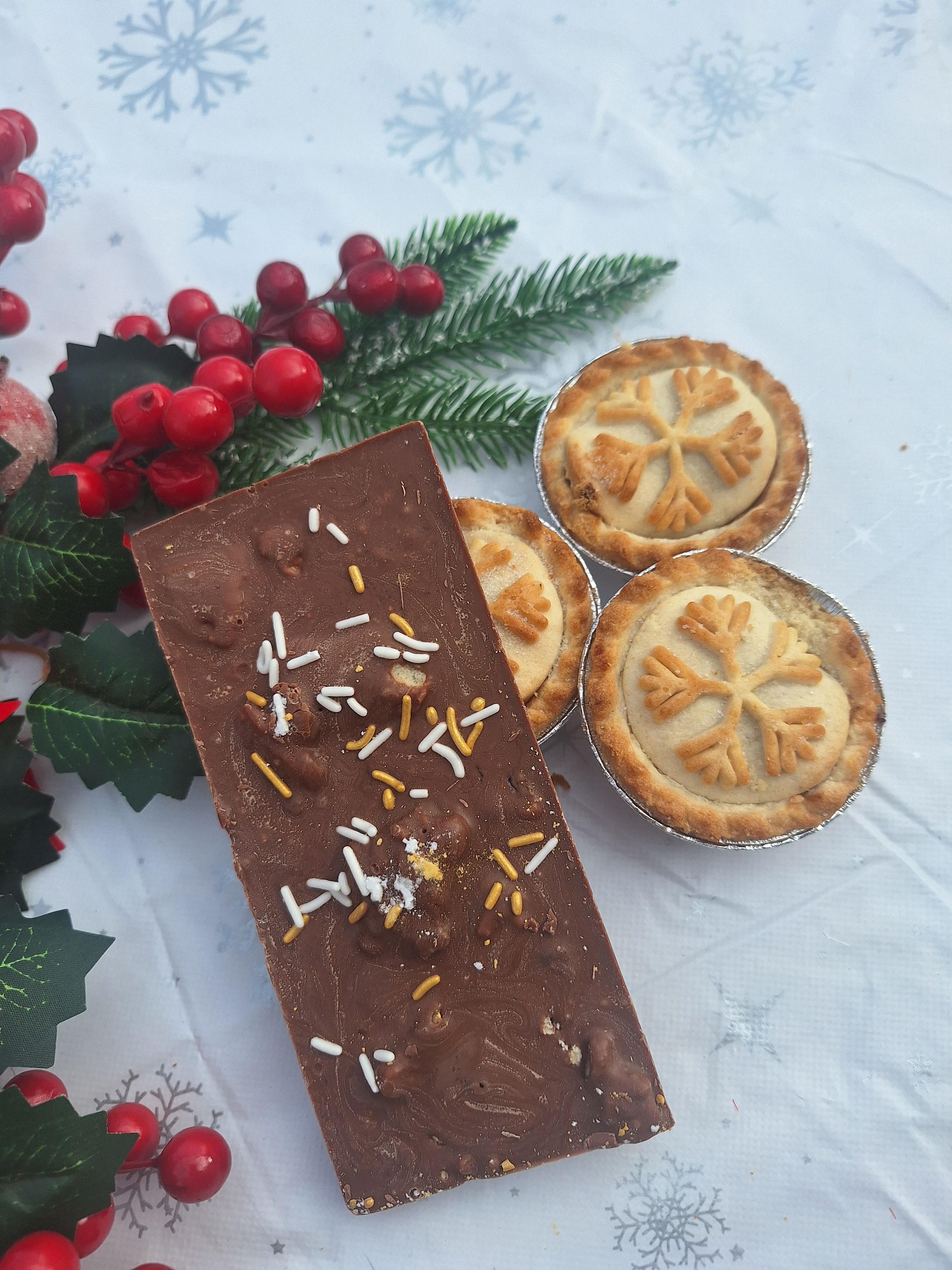 Handmade Mince Pie Chocolate Bar – Roo Roos Chocolate Emporium