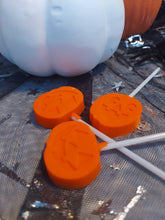 Load image into Gallery viewer, Halloween - White chocolate pumpkin lolly
