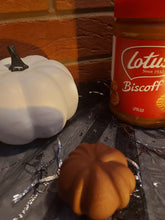 Load image into Gallery viewer, Halloween - Milk chocolate pumpkin filled with Lotus biscoff
