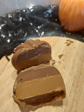Load image into Gallery viewer, Halloween - Milk chocolate pumpkin filled with Lotus biscoff
